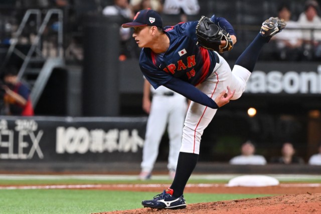 最終回は齊藤汰直(亜細亜大)が試合を締めた