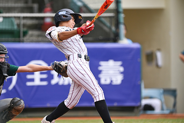 2点タイムリーを放つ寺田大智(千葉リトルリーグ船橋)