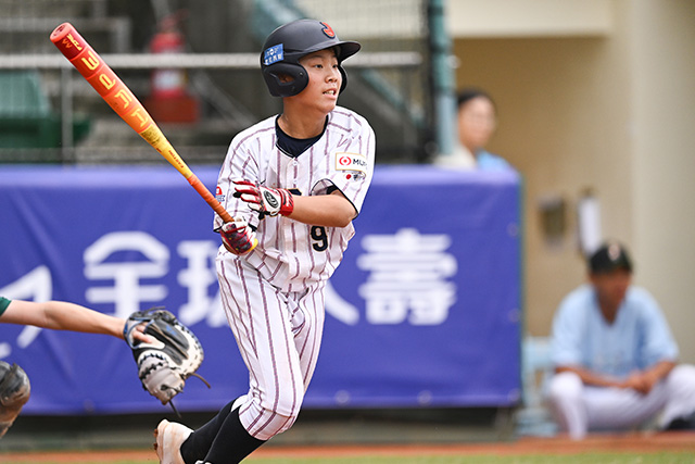 タイムリーを放つ吉塚真之介(狭山西武ボーイズ)