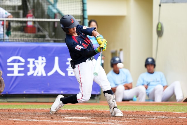 2点タイムリーを放つ小川大良(湘南リトルリーグ平塚)