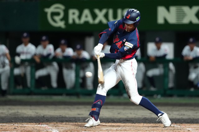 藤森海斗(明徳義塾)が内野安打で出塁