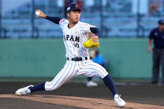 先発の中野大虎(大阪桐蔭)