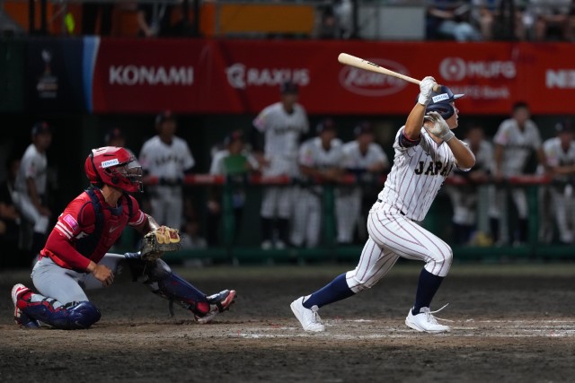 同点タイムリーを放つ為永皓(横浜)