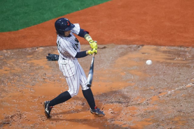 タイムリーを放つ生内アンジェリカ幸(IPU環太平洋大)