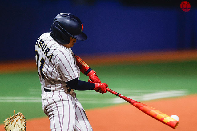 タイムリー内野安打を放つ木村睦実(大阪体育大)