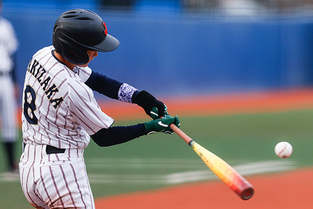 タイムリー二塁打を放つ脇坂仁南(至学館大)