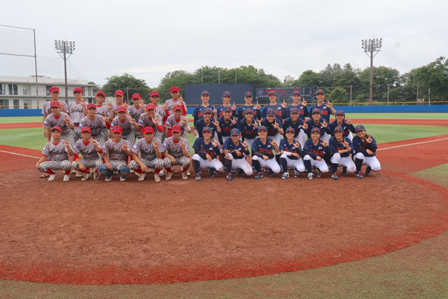 練習試合の相手を務めてくれた平塚ボーイズと記念写真