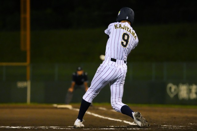 タイムリーを放つ梶山侑孜(神村学園)