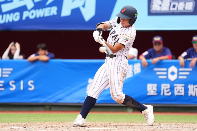 タイムリーを放つ石田雄星(健大高崎)